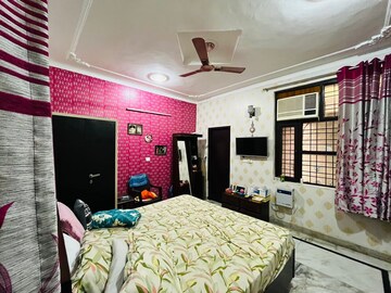 Bedroom in 3 BHK Builder Floor at Green Fields Colony – for Sale