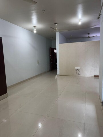 Room in 3 BHK Apartment at Kumar Peninsula, Baner – for Rent