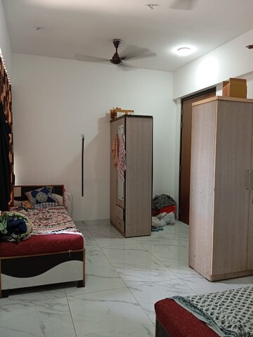 Room in  Pg at Vartak Nagar – for Rent