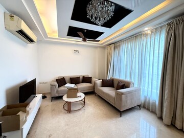 Master Bedroom in 3 BHK Builder Floor at Safdarjung Enclave – for Rent