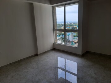 Room in 1 BHK Apartment at Lodha Amara, Kolshet Road – for Rent