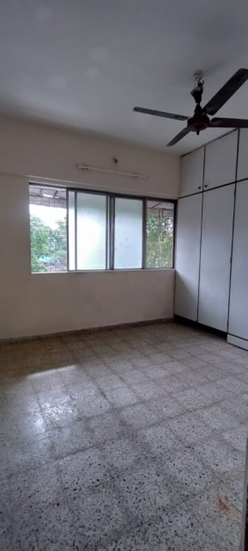 Room in 1 BHK Apartment at Veda CHS, Ic Colony – for Rent