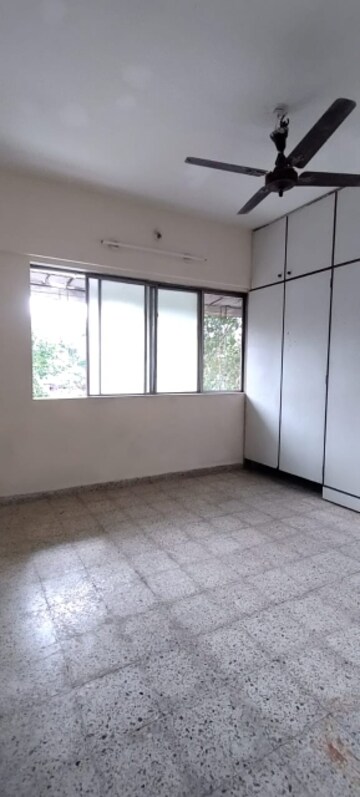 Room in 1 BHK Apartment at Veda CHS, Ic Colony – for Rent