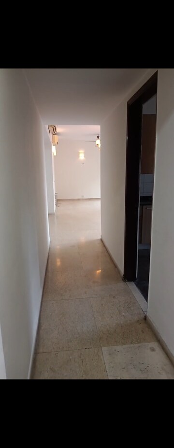 Building Lobby in 3.5 BHK Apartment at Unitech Escape, Sector 50 – for Rent