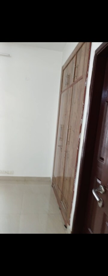 Building Lobby in 3.5 BHK Apartment at Unitech Escape, Sector 50 – for Rent