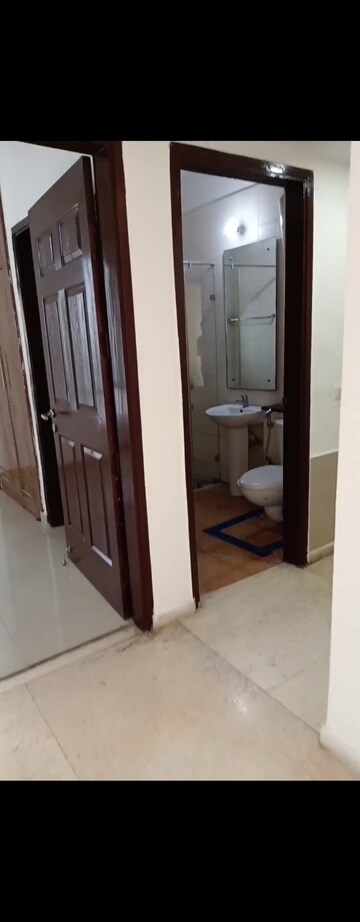 Building Lobby in 3.5 BHK Apartment at Unitech Escape, Sector 50 – for Rent
