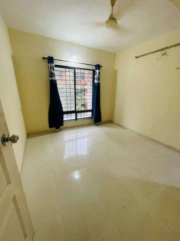Room in 2 BHK Apartment at Deokar Residency, Wadgaon Sheri – for Rent