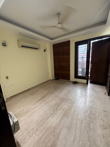 Room in 3 BHK Builder Floor at Greater Kailash I – for Rent
