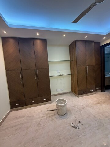Furnished Amenities in 3 BHK Builder Floor at Greater Kailash I – for Rent