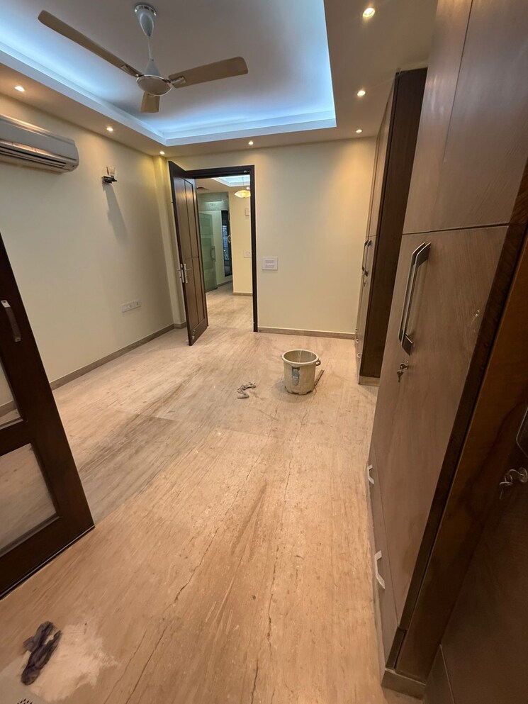 Room, greater kailash i 3 Bedroom 208 Sq.Yd. Builder Floor In Greater Kailash I Delhi 8902777