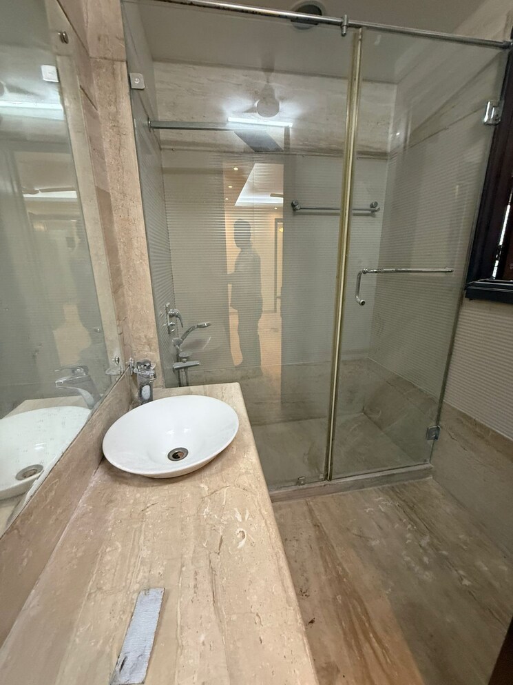 Bathroom, greater kailash i 3 Bedroom 208 Sq.Yd. Builder Floor In Greater Kailash I Delhi 8902777