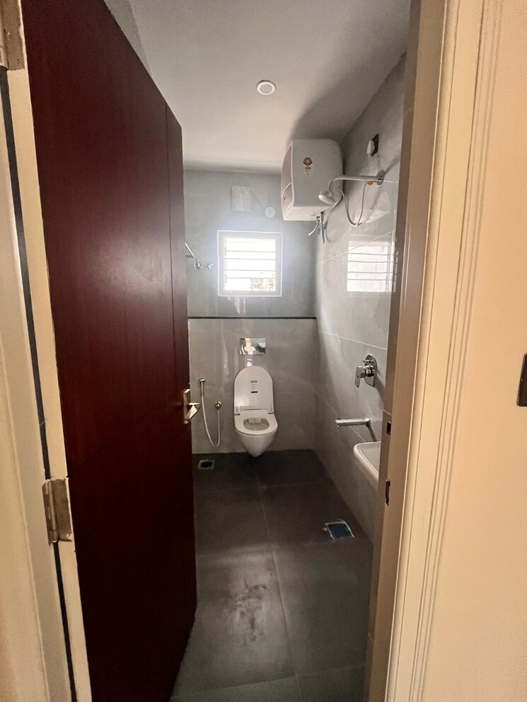 Bathroom, koramangala 2 Bedroom 1000 Sq.Ft. Builder Floor In Koramangala Bangalore 8902796