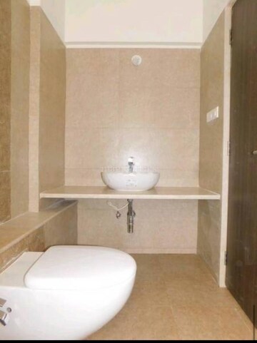 Bathroom in 1 BHK Apartment at LnT Veridian, Powai – for Sale