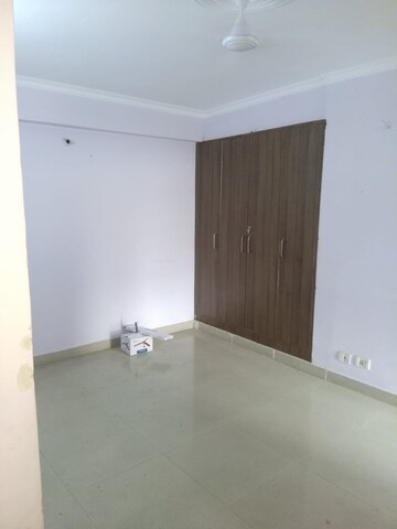 Room in 2 BHK Apartment at Surya Lake View Apartment, Gomti Nagar – for Rent