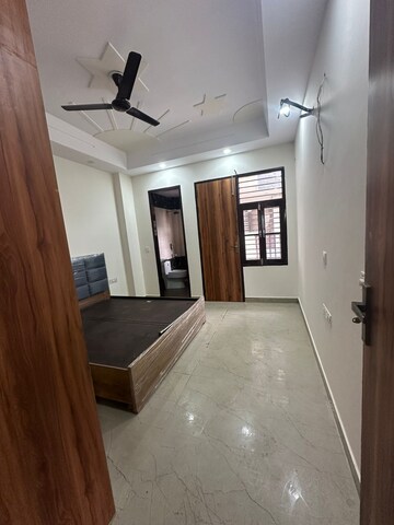 Building Lobby in 2 BHK Apartment at SS Mayfield Gardens, Sector 51 – for Rent