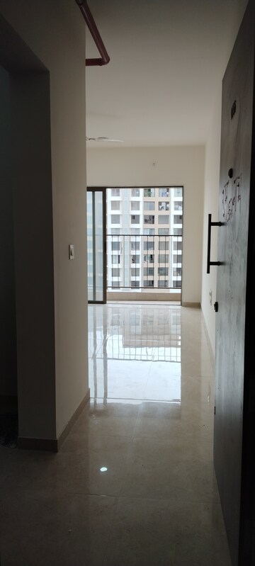 Room in 3 BHK Apartment at Sunteck Maxxworld, Tivri – for Rent
