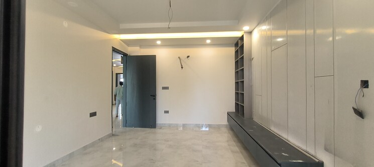 Room, parklands 4 Bedroom 500 Sq.Yd. Builder Floor In Sector 85 Faridabad 8902859