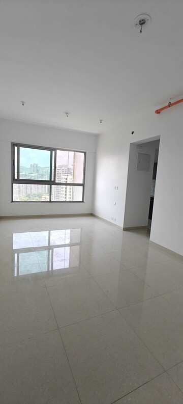 2 BHK Apartment For Rent in Kalpataru Immensa, Kolshet Road