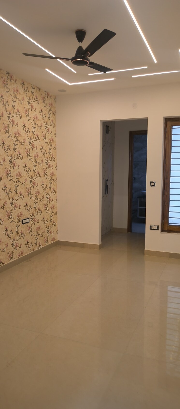 Room, parklands 4 Bedroom 250 Sq.Yd. Builder Floor In Sector 85 Faridabad 8902872