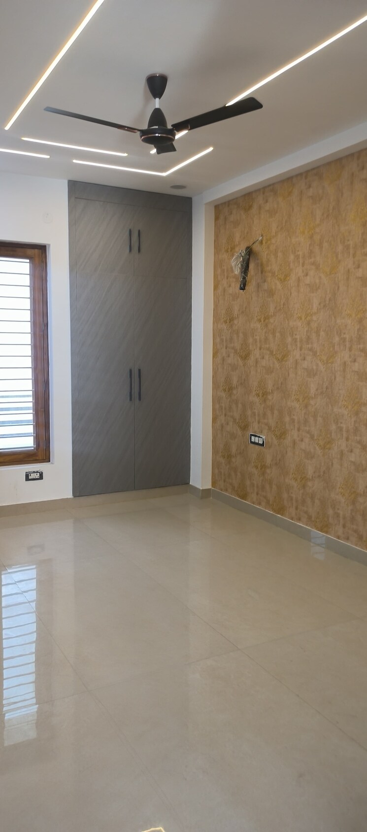 Room, parklands 4 Bedroom 250 Sq.Yd. Builder Floor In Sector 85 Faridabad 8902872