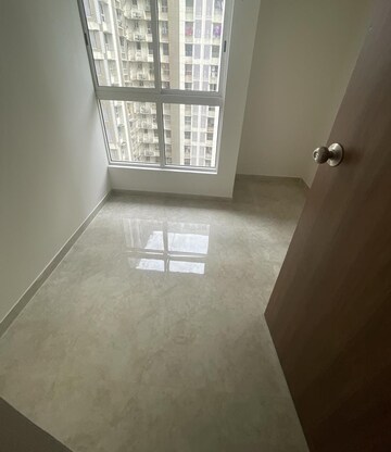 Room in 2 BHK Apartment at Lodha Amara, Kolshet Road – for Sale