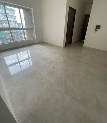 Room in 2 BHK Apartment at Lodha Amara, Kolshet Road – for Sale