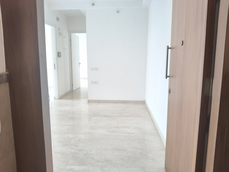 Room, one-hiranandani-park 1 Bedroom 550 Sq.Ft. Apartment In Ghodbunder Road Thane 8902901