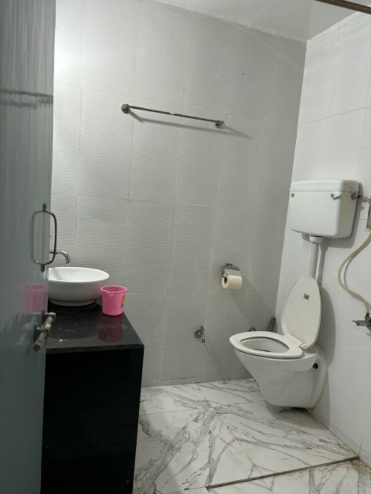 Attached Bathroom, kothrud 3 Bedroom 1500 Sq.Ft. Apartment In Kothrud Pune 8902955
