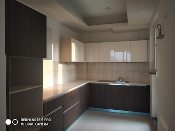 Kitchen in 4 BHK Builder Floor at BPTP Parkland Pride, Sector 77 – for Sale