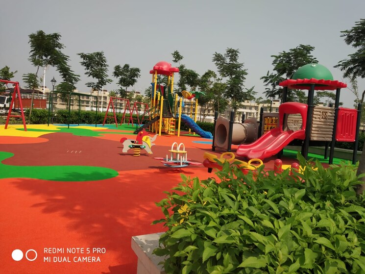 Garden, bptp-parkland-pride 4 Bedroom 250 Sq.Yd. Builder Floor In Sector 77 Faridabad 8902916