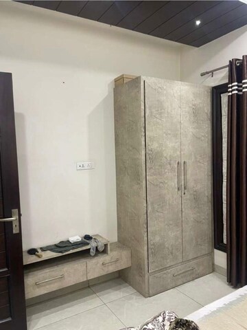 Furnished Amenities in 2 BHK Apartment at Sector 80 – for Rent