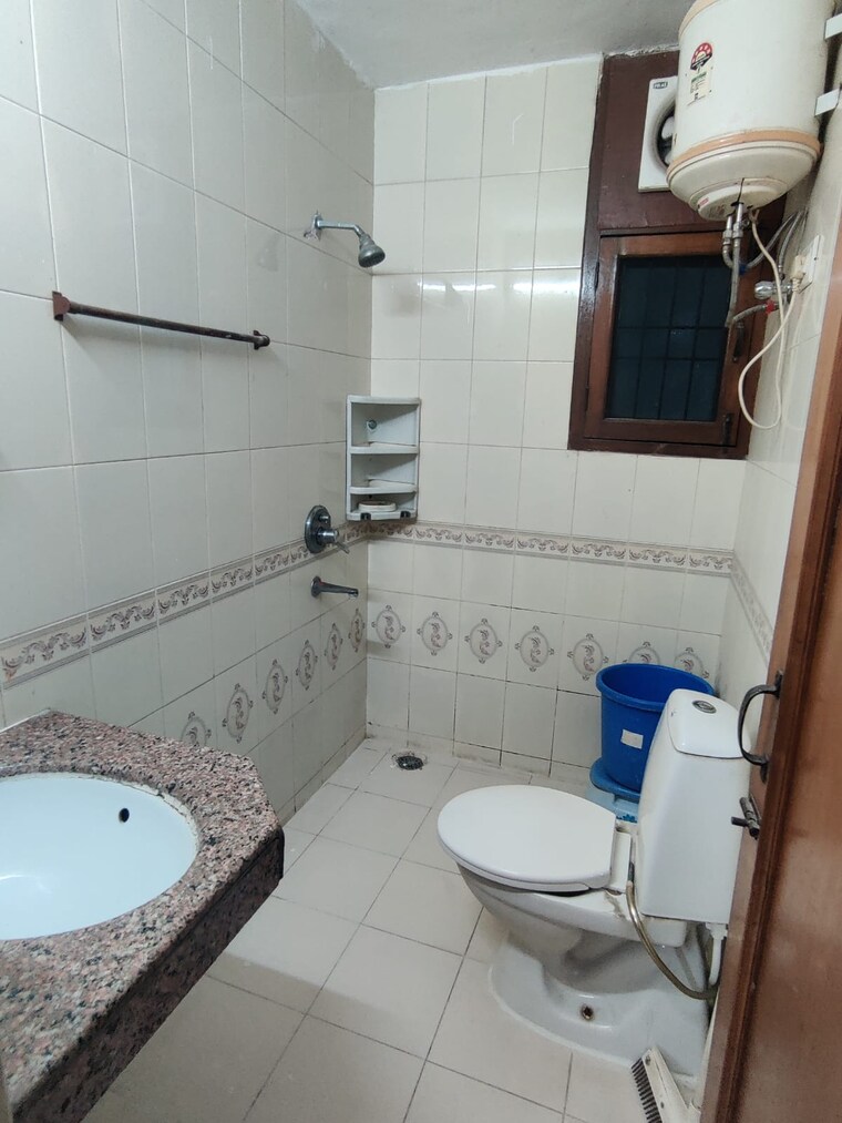 Bathroom, penta-homes 2 Bedroom 900 Sq.Ft. Apartment In Vip Road Zirakpur 8902978