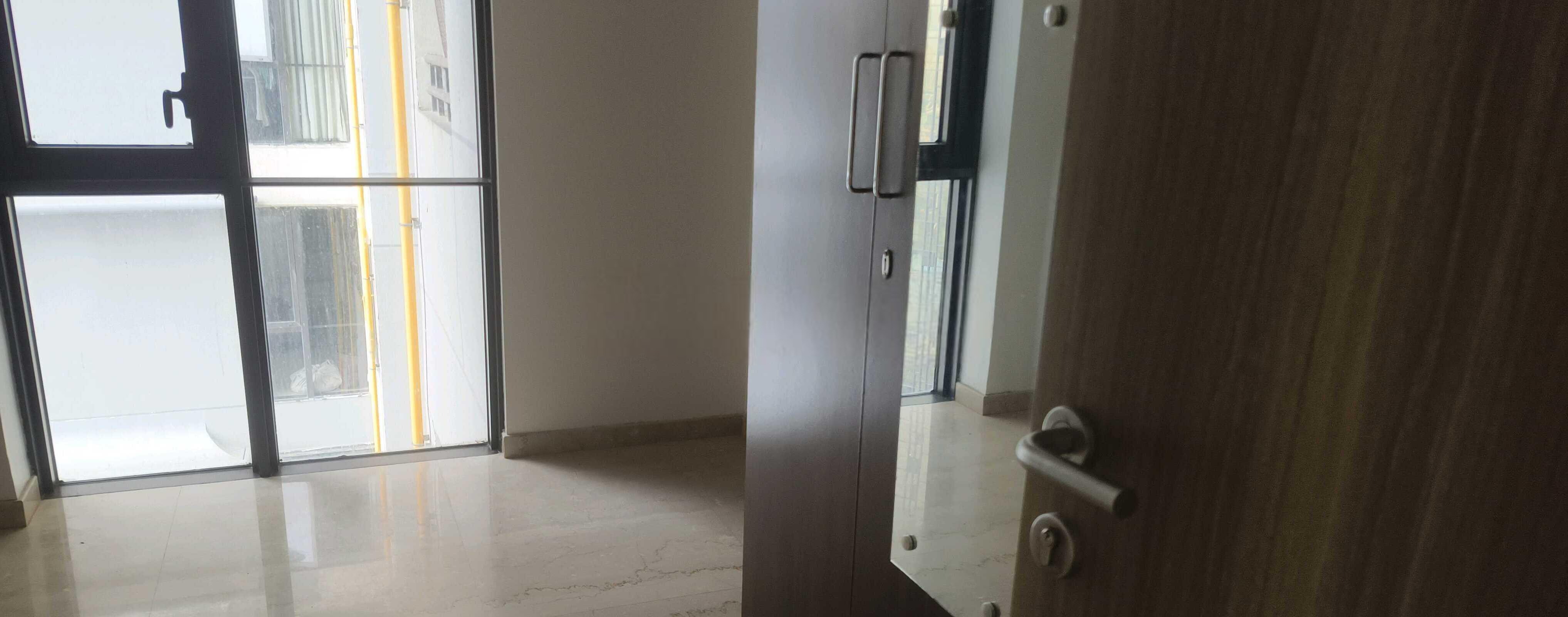 2 BHK + Servant Room Apartment For Rent in Lodha The Park