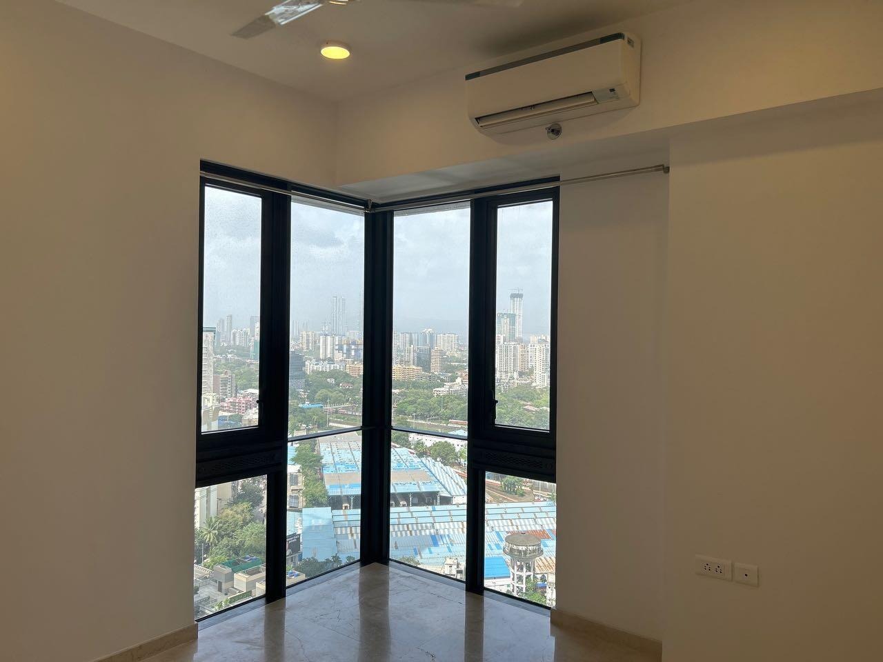 2 BHK + Servant Room Apartment For Rent in Lodha The Park