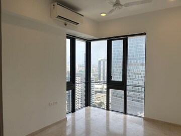 Room in 2 BHK Apartment at Lodha The Park, Worli – for Rent