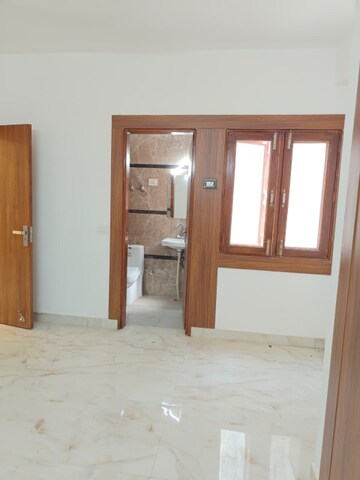 Room in 2 BHK Builder Floor at Saket – for Rent