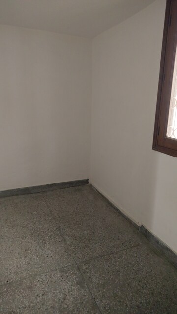Room in 3 BHK Apartment at Shalimar Nest, Vasant Kunj – for Rent