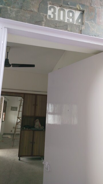 Furnished Amenities in 3 BHK Apartment at Shalimar Nest, Vasant Kunj – for Rent