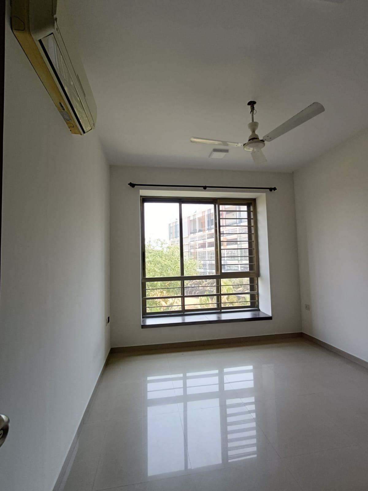 3 BHK + Pooja Room Apartment For Rent in Oberoi Realty Woods