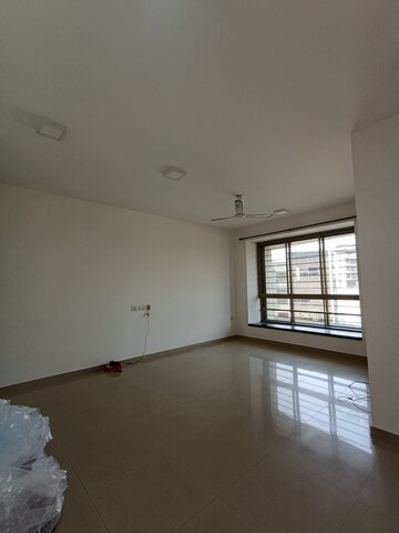 Room in 3 BHK Apartment at Oberoi Realty Woods, Goregaon East – for Rent