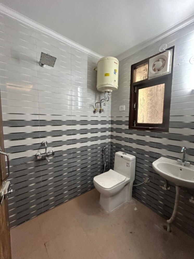 Bathroom, saket 2 Bedroom 1050 Sq.Ft. Builder Floor In Saket Delhi 8903033