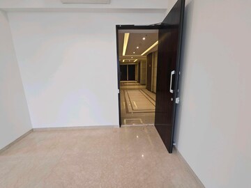 Room in 2 BHK Apartment at Piramal Mahalaxmi, Mahalaxmi – for Rent