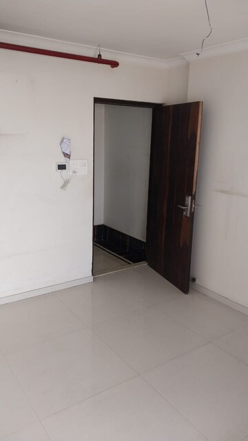 Room in 1.5 BHK Apartment at Divisha Sanskriti Signature, Borivali West – for Rent