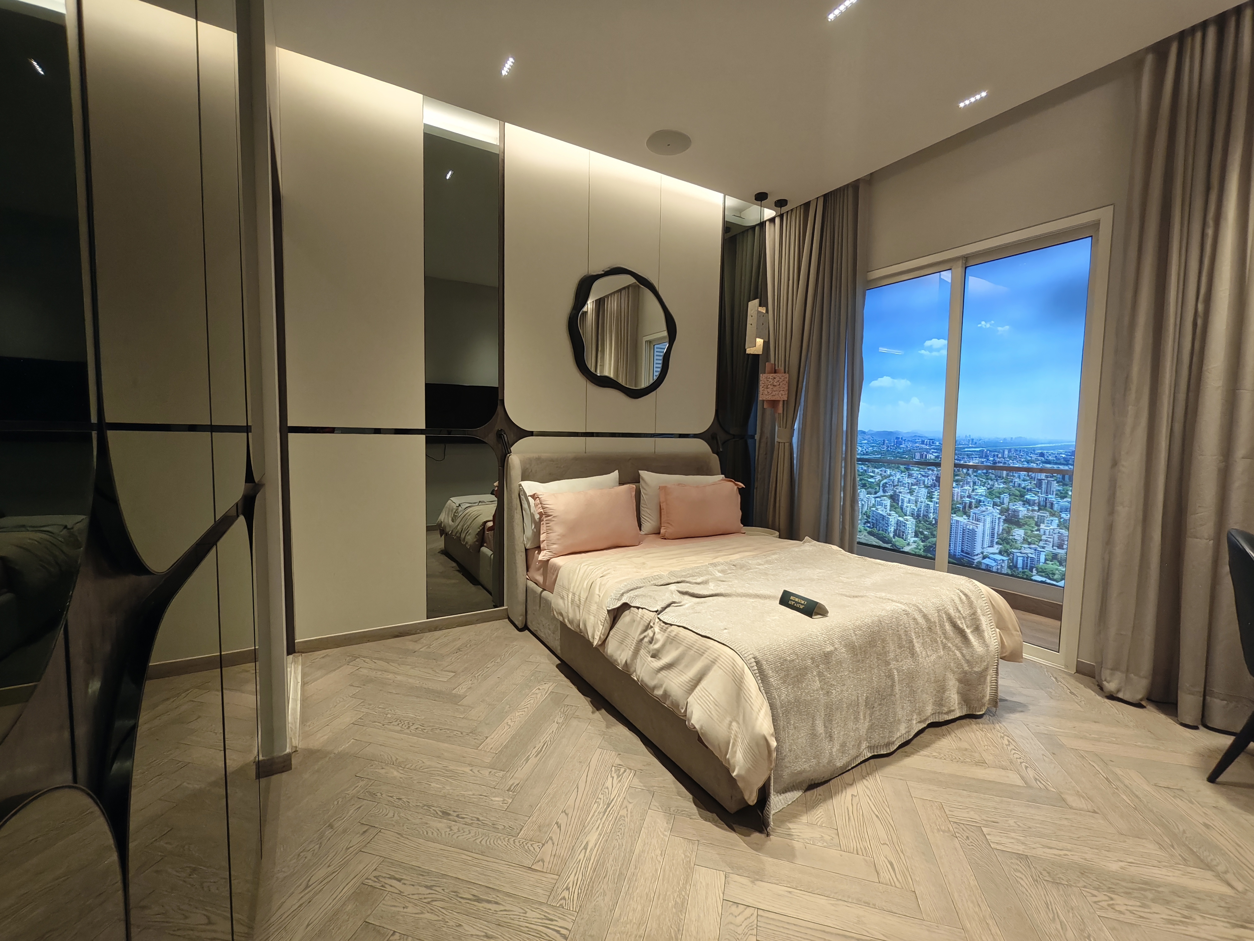 4 BHK + Servant Room Apartment For Sale in Sheth Avalon