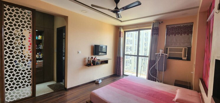 Room, unitech-the-villas 3 Bedroom 2200 Sq.Ft. Builder Floor In Sector 33 Gurgaon 8903074