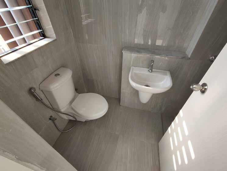 Bathroom, runwal-gardens-phase-2 3 Bedroom 908 Sq.Ft. Apartment In Dombivli East Thane 8903136