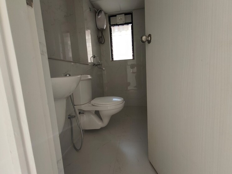 Bathroom, runwal-gardens-phase-2 3 Bedroom 908 Sq.Ft. Apartment In Dombivli East Thane 8903136