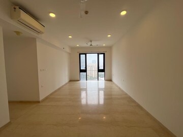 Room in 2 BHK Apartment at Lodha The Park, Worli – for Rent