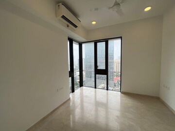 Room in 2 BHK Apartment at Lodha The Park, Worli – for Rent