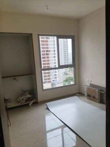 Room in 2 BHK Apartment at Piramal Vaikunth, Balkum Pada – for Rent